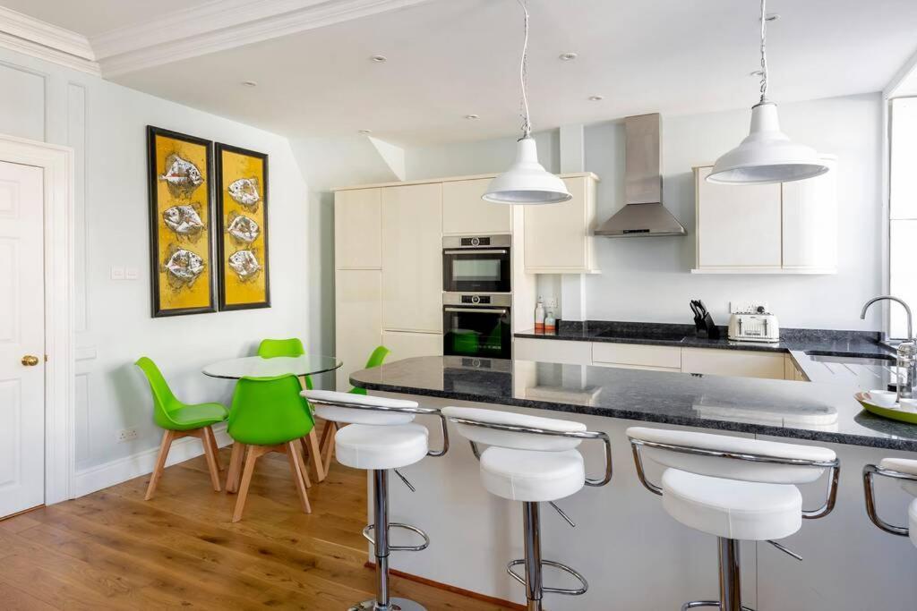 Beautiful Apartment, Incredible Central Location バース エクステリア 写真